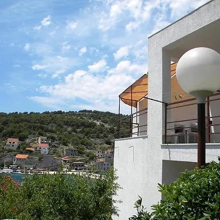 Apartments Zirje 3*