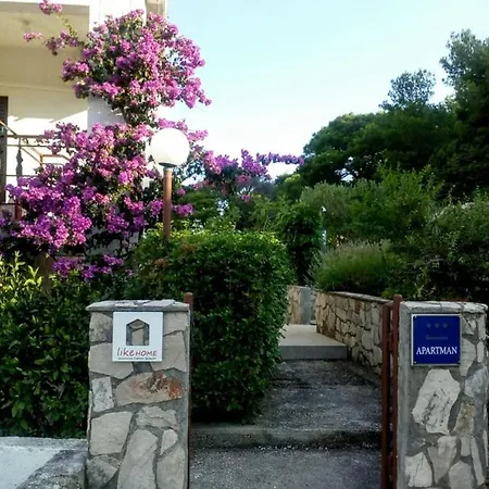 Apartments Zirje 3*