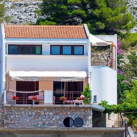 Apartments Zirje Casa de hóspedes 3*