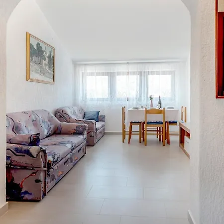 Apartments Zirje Casa de hóspedes 3*