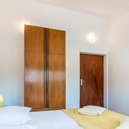 Apartments Zirje Pensión Žirje