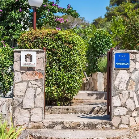 Apartments Zirje Penzion