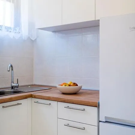 Apartments Zirje Penzion