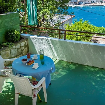 Apartments Zirje Penzion