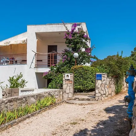 Apartments Zirje Casa de hóspedes