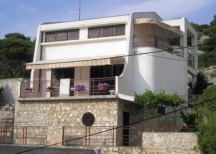 בית הארחה Apartments Zirje 3*