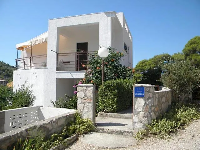 Apartments Zirje בית הארחה Žirje