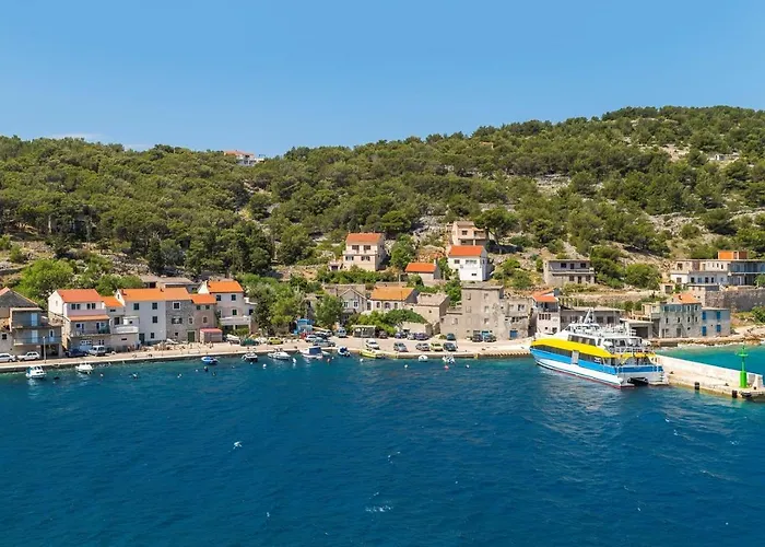 Apartments Zirje בית הארחה Žirje