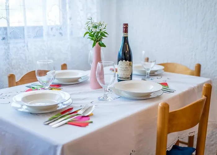 בית הארחה Apartments Zirje 3*