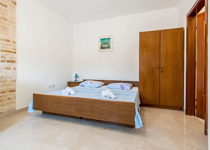 בית הארחה Apartments Zirje Žirje